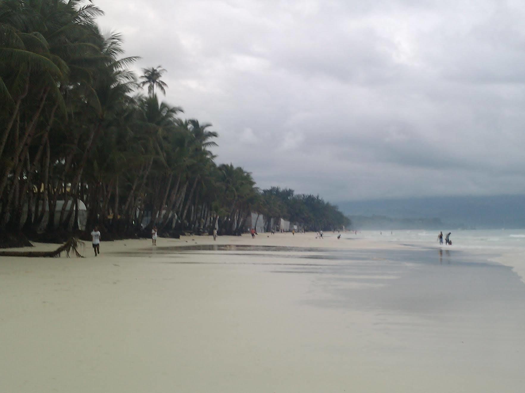 Amigos Beach Resort Balabag  Экстерьер фото