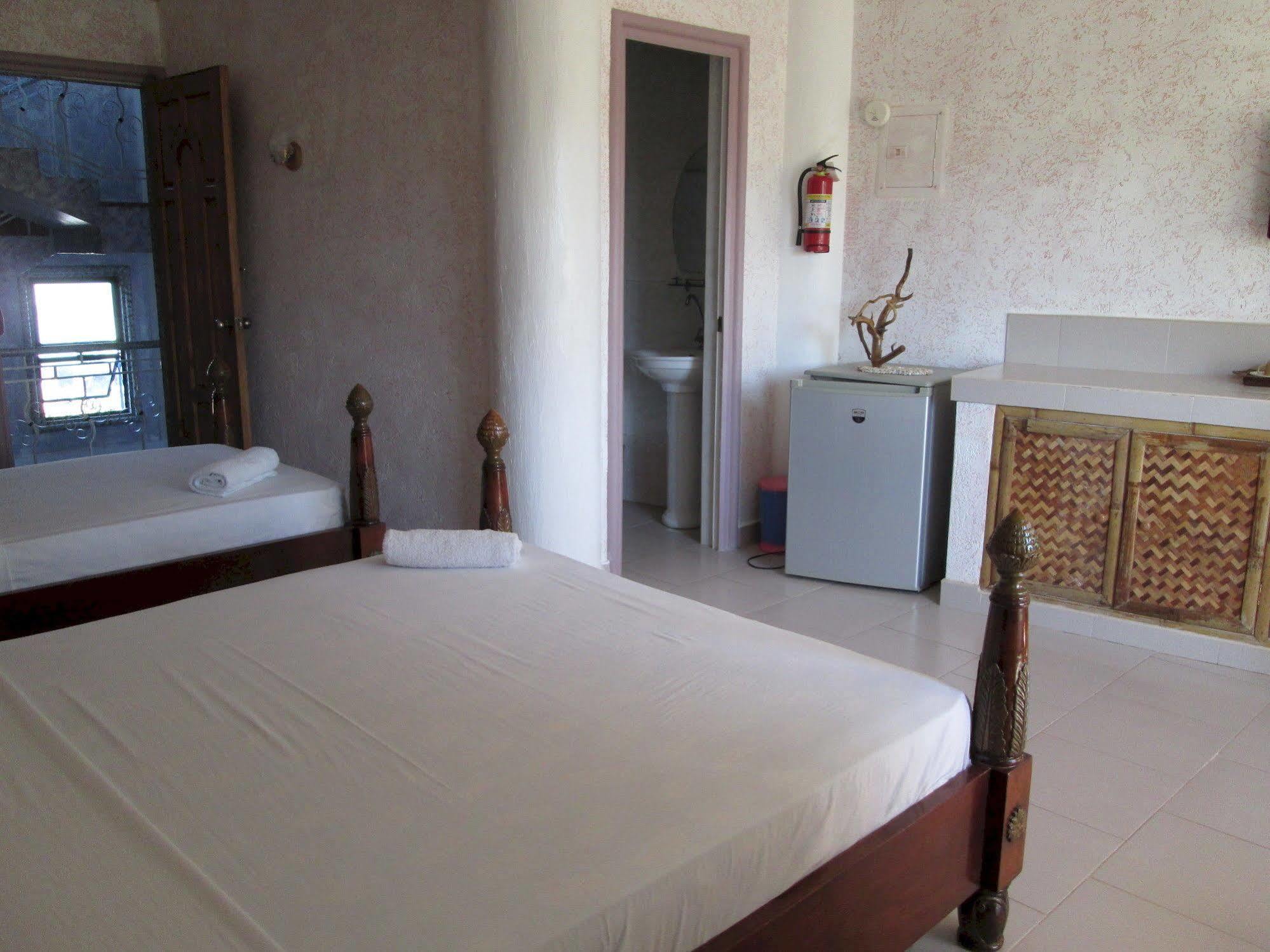 Amigos Beach Resort Balabag  Экстерьер фото