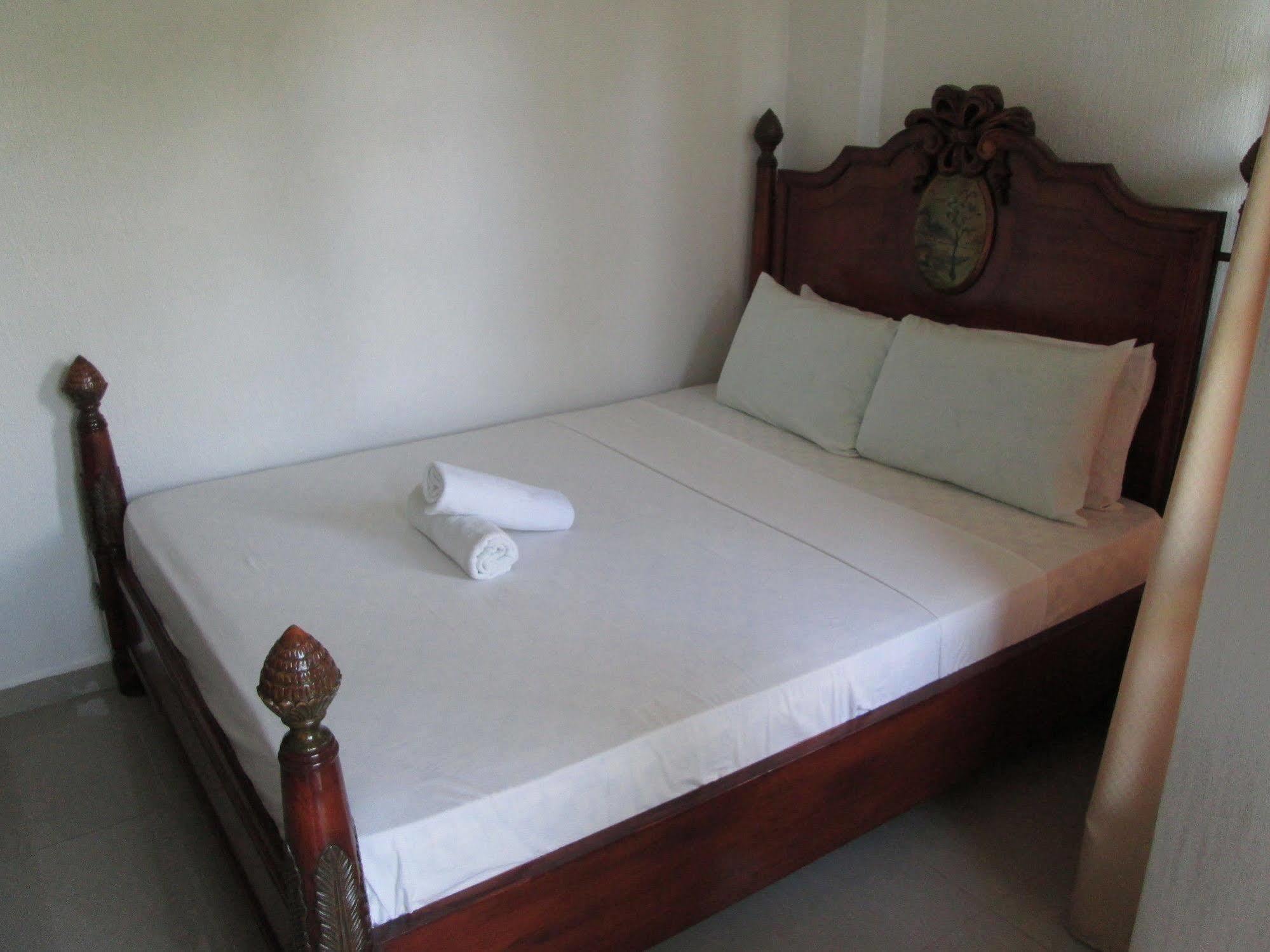 Amigos Beach Resort Balabag  Экстерьер фото